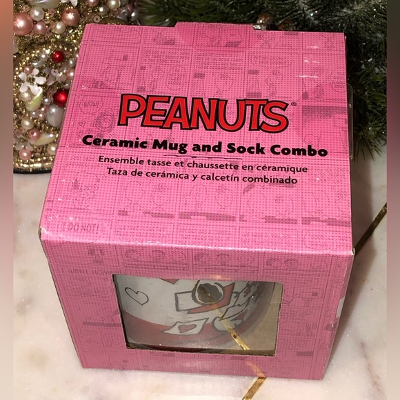💖NWT💖 Peanuts Snoopy Valentine Ceramic Mug & 2 Pairs Socks Gift Set in Box - Picture 3 of 8